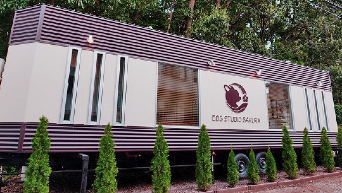 ルクラのトレーラーハウス:トリミングサロンの外構完成!(トリミングサロン)