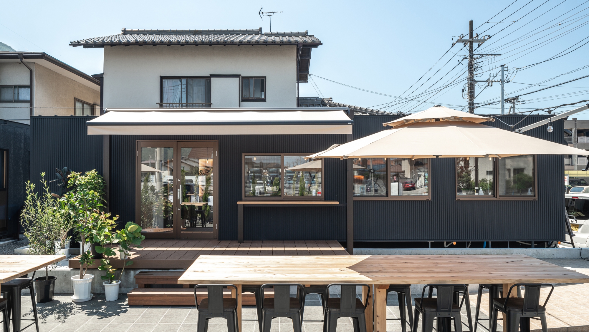 ルクラのトレーラーハウス：五代目小松 ひものや（飲食店）